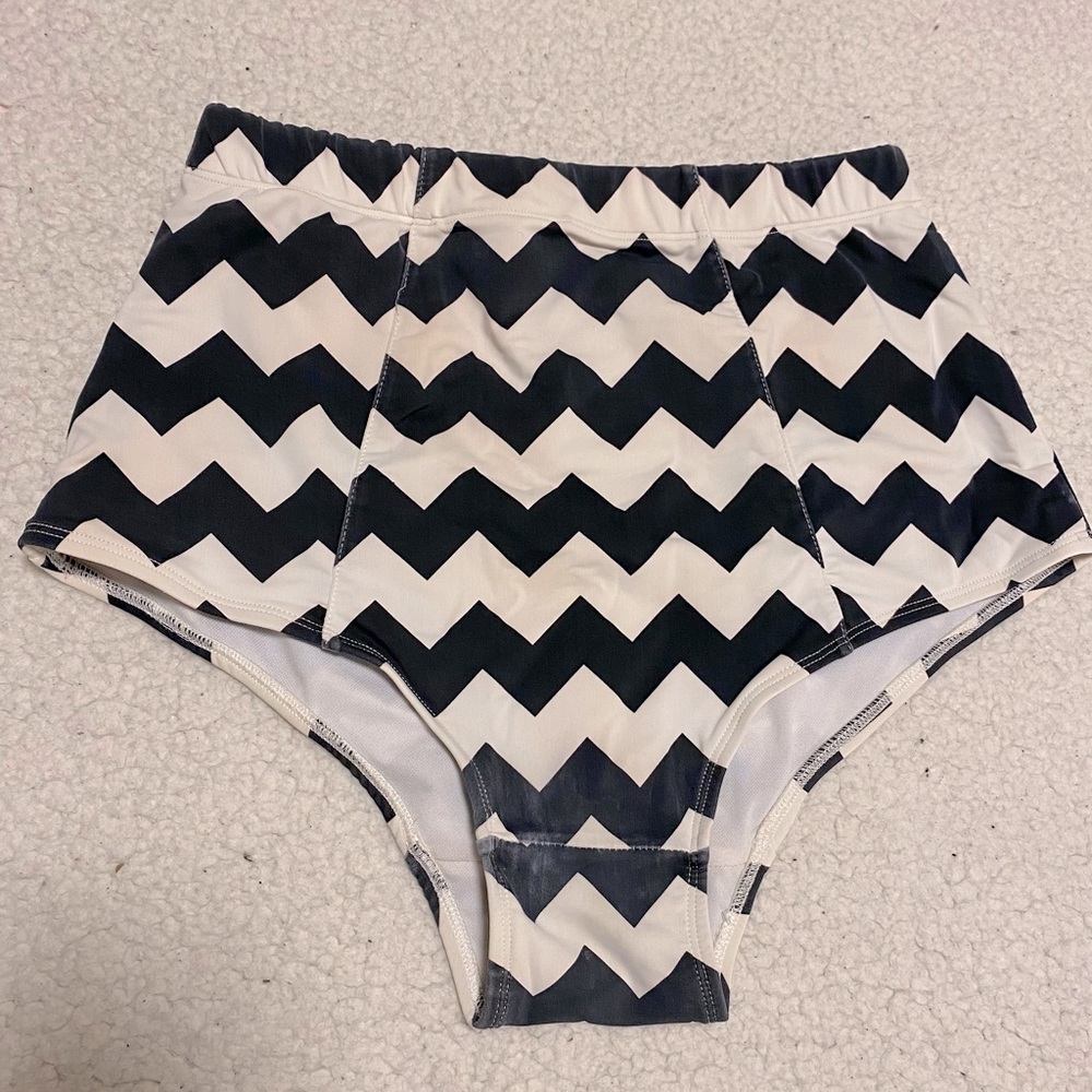 Red and Chevron Bikini Set - Picture 4 of 8